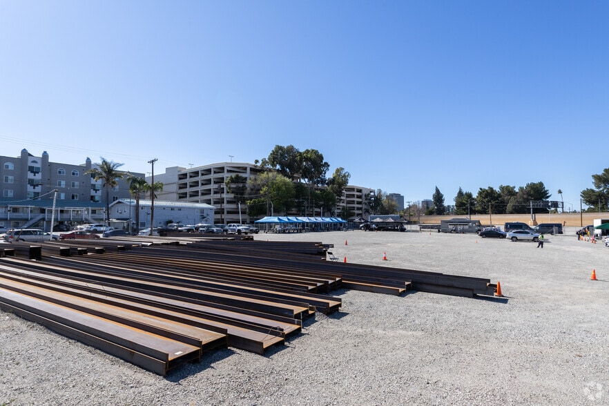 Building Photo - Via Avanti