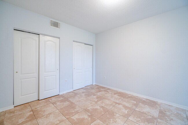 Building Photo - 114 SW Peacock Blvd