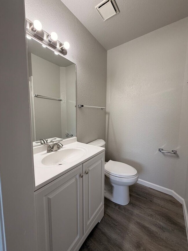 Building Photo - 219 N Race St