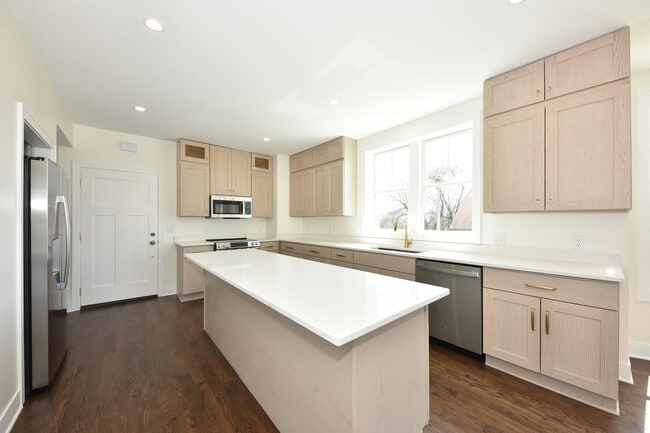 Building Photo - 104 E Prospect St