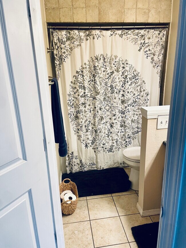 Building Photo - 20390 Fairway Dr