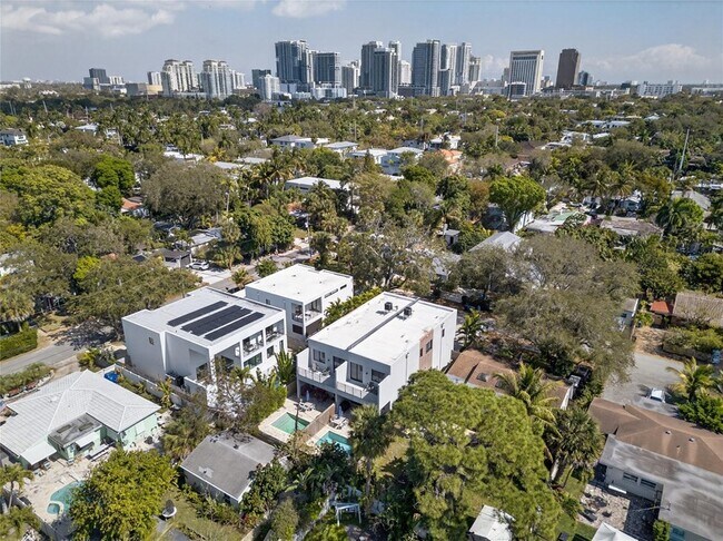 Building Photo - 811 SW 10th Terrace