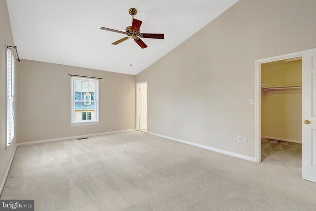 Building Photo - 5964 Norham Dr