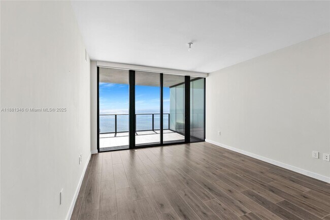 Building Photo - 1116 N Ocean Blvd