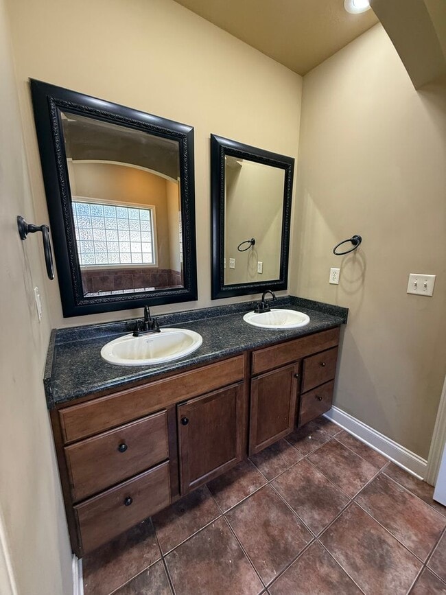 Building Photo - 2520 Granite Pointe