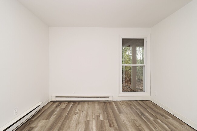 Building Photo - Private & Peaceful Living on 3 Wooded Acres