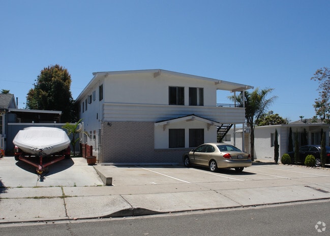 Primary Photo - 1465-1469 Thomas Ave