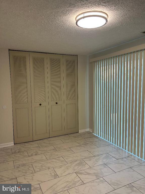 Building Photo - 41 Vanderbilt Ct