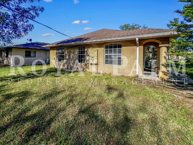 Building Photo - 2 Bed, 2 Bath Duplex on First Street – Washer & Dryer Included, Pet-Friendly, Minutes from Downto...