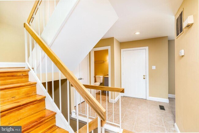 Building Photo - 3134 Delburne Ct