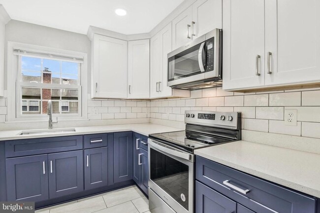 Building Photo - 10257 Friendship Ct