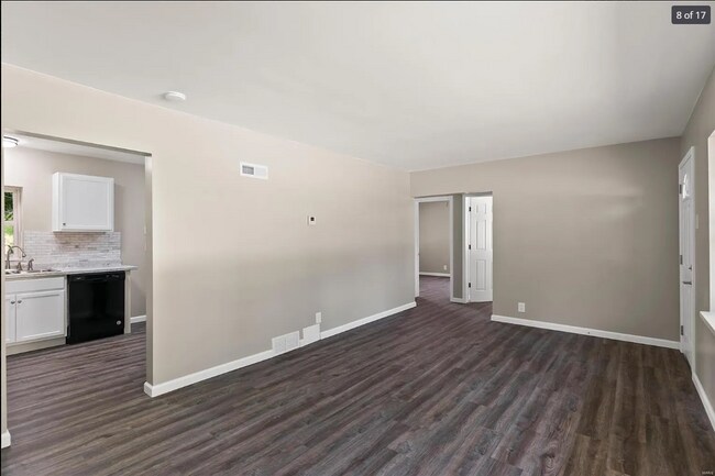 Building Photo - 6906 Alberici Ave