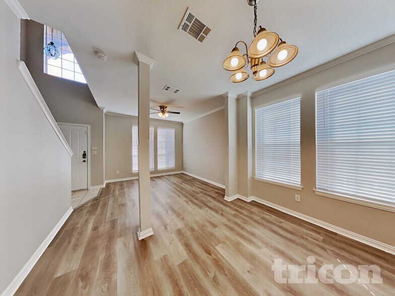 Building Photo - 2705 Lauren Way