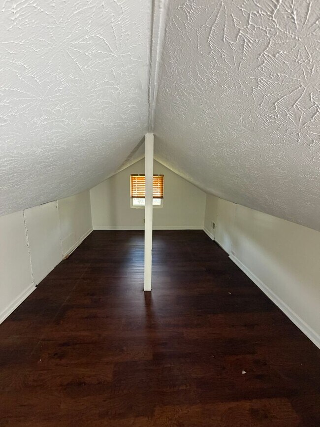 Building Photo - 2866 North Glen Drive, Columbus, OH — 2 Bed / 1 Bath — Fully Renovated!