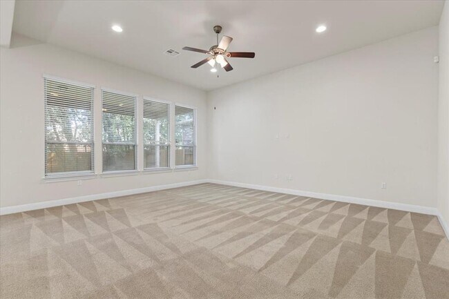 Building Photo - 10112 Lavon Bend