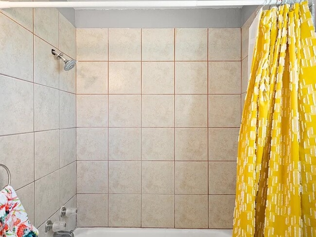 Building Photo - 1017 Maple St