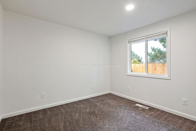 Building Photo - 20160 Quinalt Dr