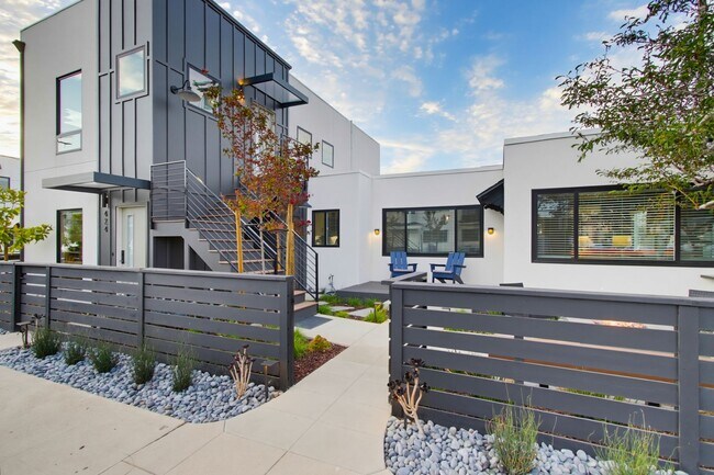 Building Photo - 426-426 Arbor Dr