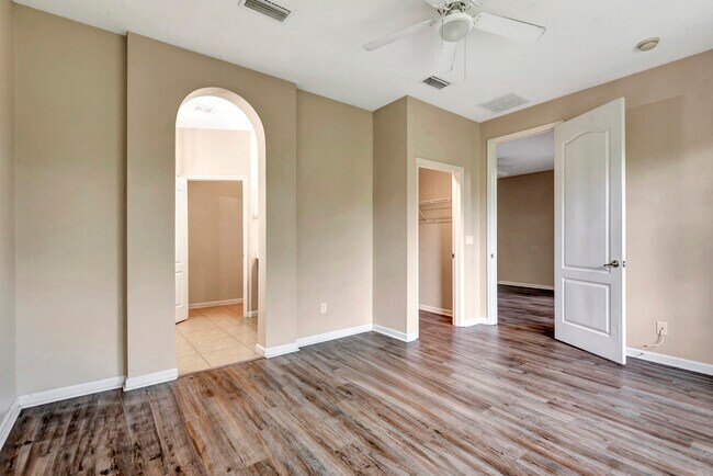 Building Photo - 253 Catriona Dr