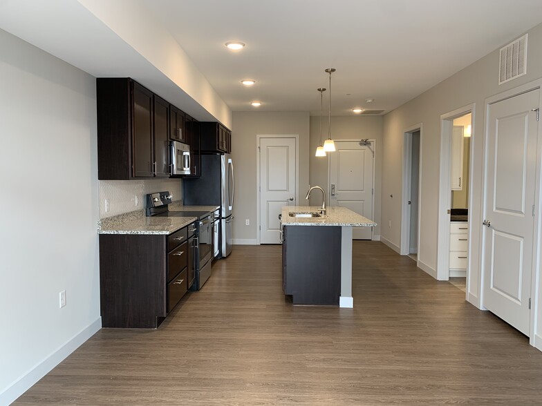 Building Photo - West Washington Place