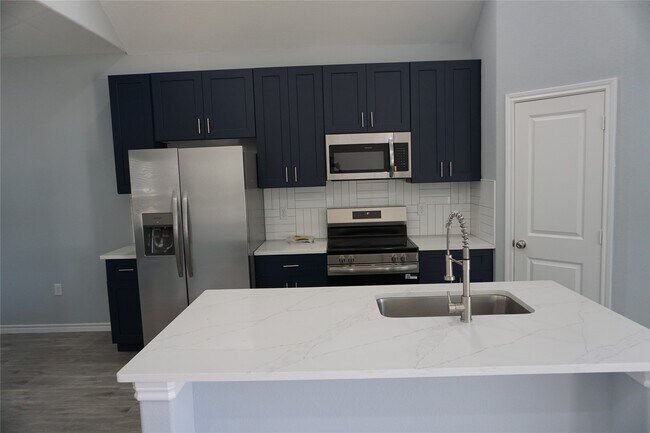 Building Photo - 11755 White Cedar St