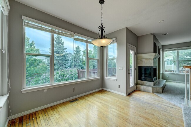 Building Photo - 4 bedroom, 5 bath hime with 3 car garage