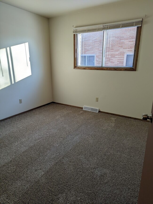 Building Photo - 5674 N 99th St