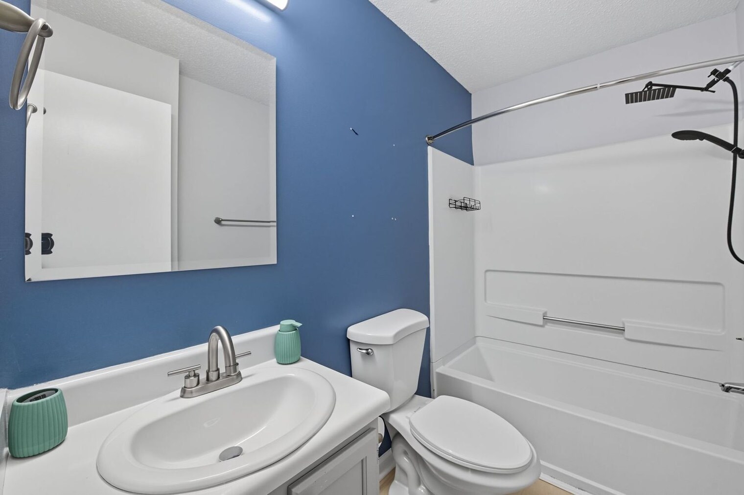 Building Photo - 2 Kings Creek Dr