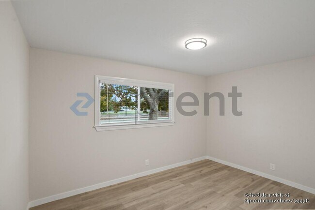 Building Photo - 692 Pomeroy Ave