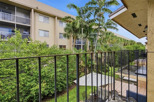 Building Photo - 6850 NW 173rd Dr