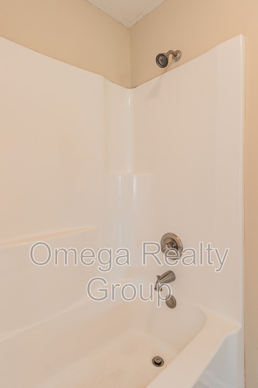 Building Photo - 13865 Roanoke Dr