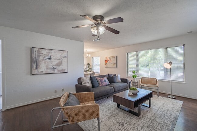 Building Photo - Cozy Forest Hills Retreat in East Dallas