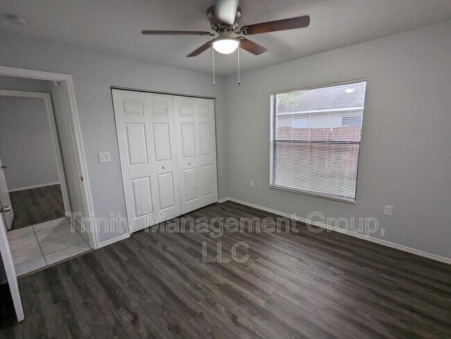 Building Photo - 10348 Belltower St