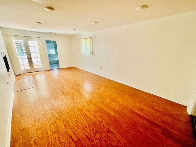 Building Photo - 24 Coronado Ave