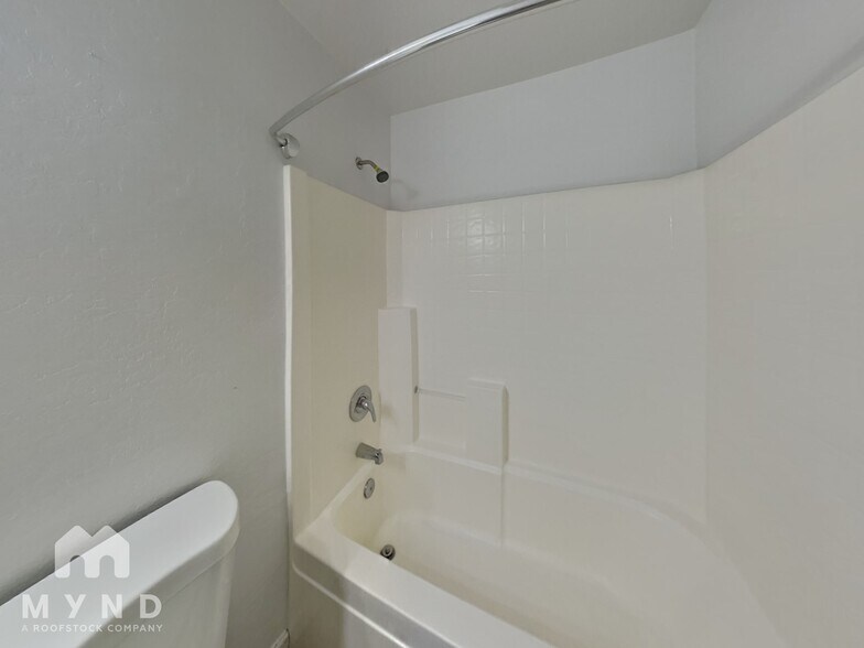 Building Photo - 3412 W Fraktur Rd