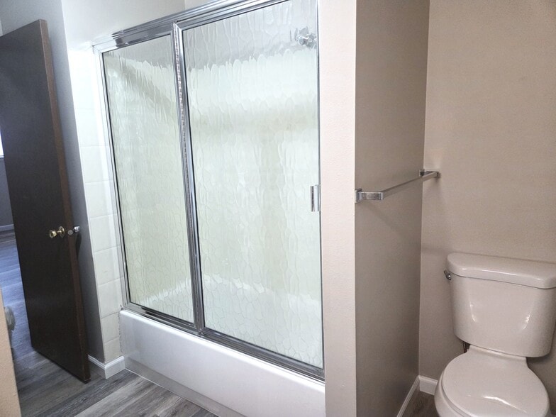 Full Bath - 7002 1/2 Maclaren Way
