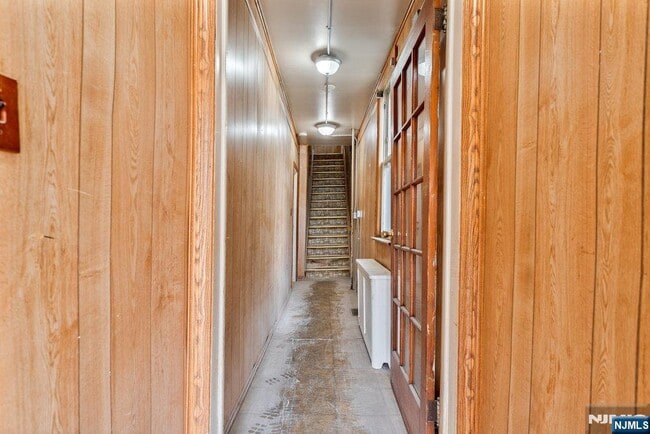 Building Photo - 16 John St