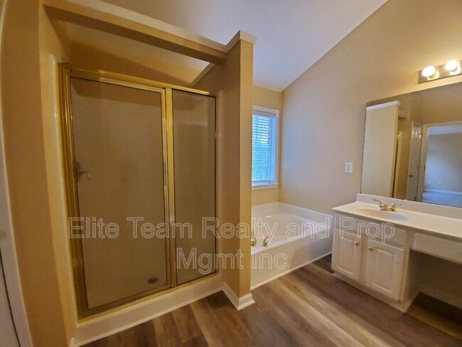 Building Photo - 10903 Chastain Parc Dr