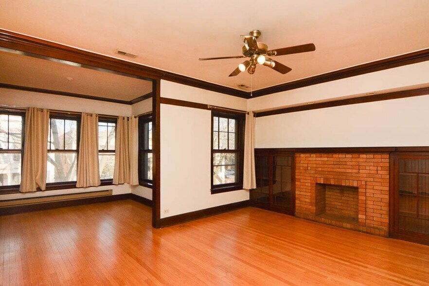 Building Photo - 1309 W Newport Ave
