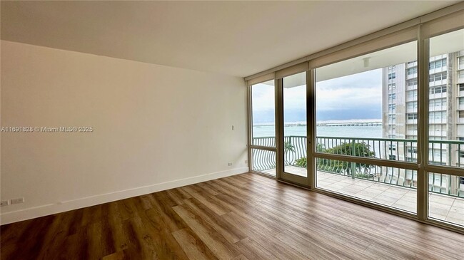 Building Photo - 1408 Brickell Bay Dr