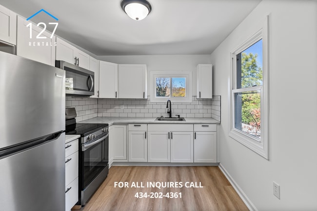 Building Photo - 3BR Apartment with Modern Kitchen