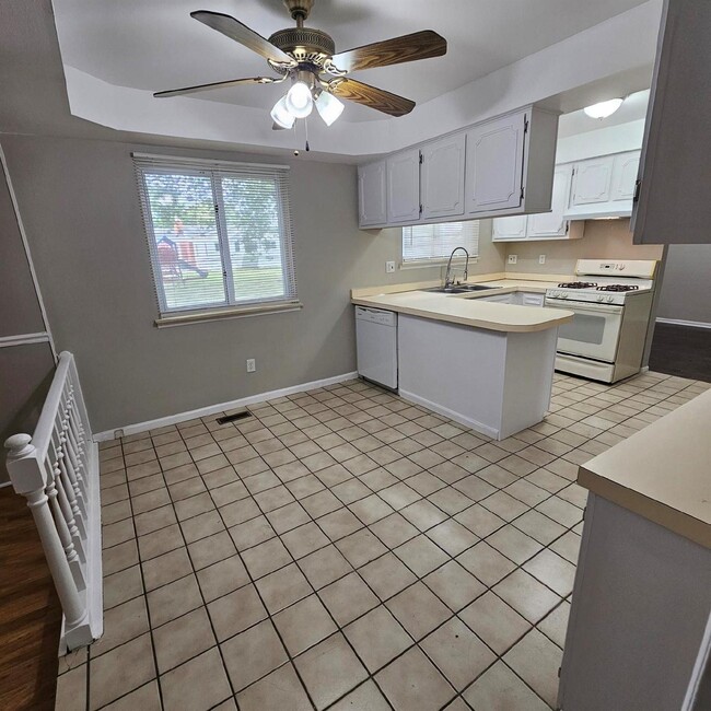 Building Photo - 4 bedroom, 2.5 bath, 2 car garage colonial...