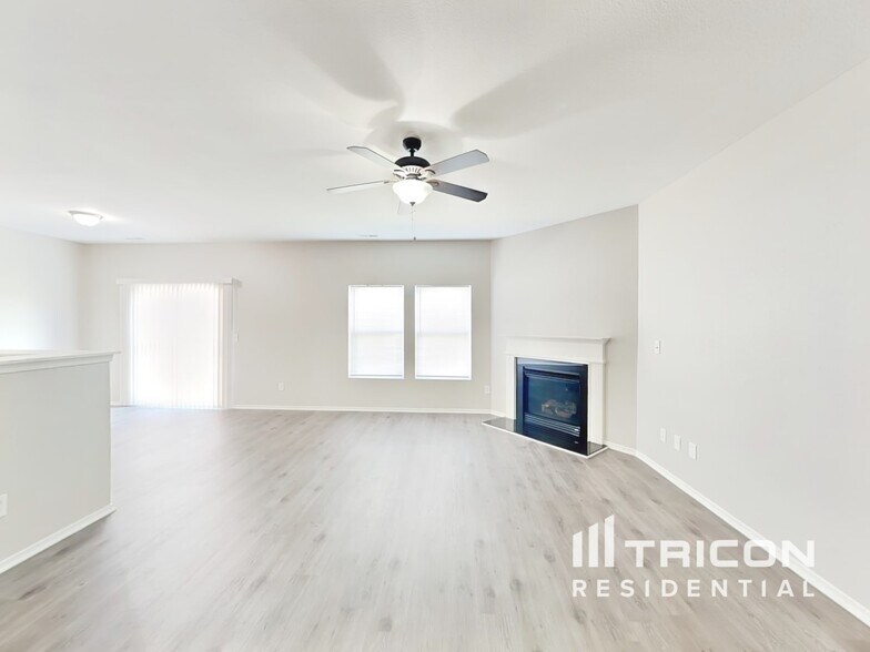 Building Photo - 964 Willow Creek Dr