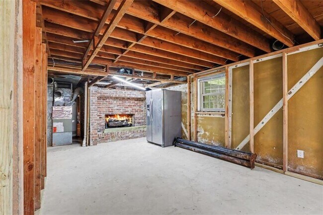 Building Photo - 3582 Cloudland Dr