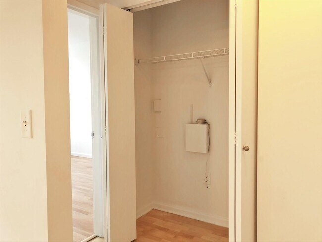 Building Photo - 102 Christopher Columbus Dr