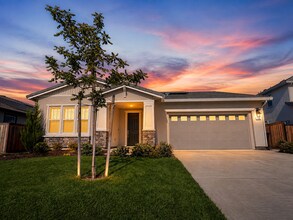 Building Photo - Beautiful Solar Home For Rent in Lincoln