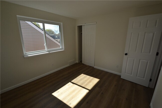 Building Photo - 405 Garfield Ave