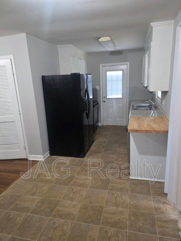 Building Photo - 841 Carrington Dr