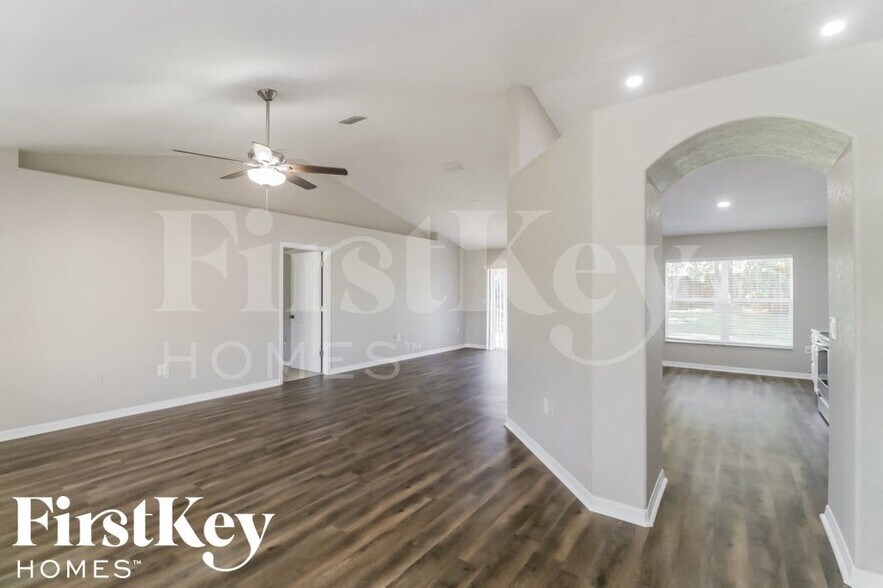 Building Photo - 11040 Red Coach St