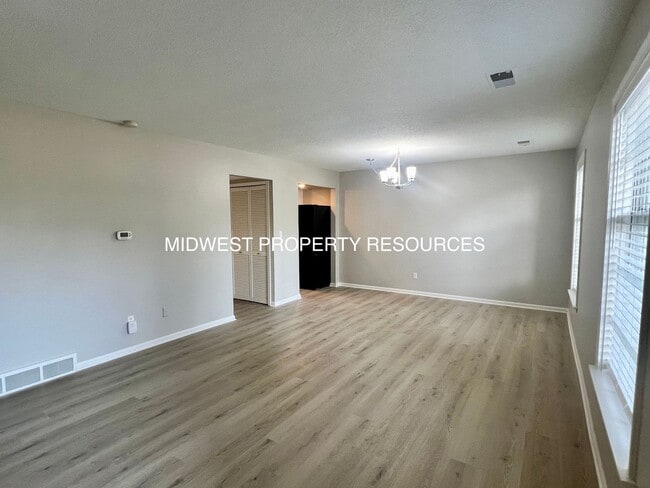 Building Photo - Stunning 2 Story townhome w/ outdoor Maintenance provided